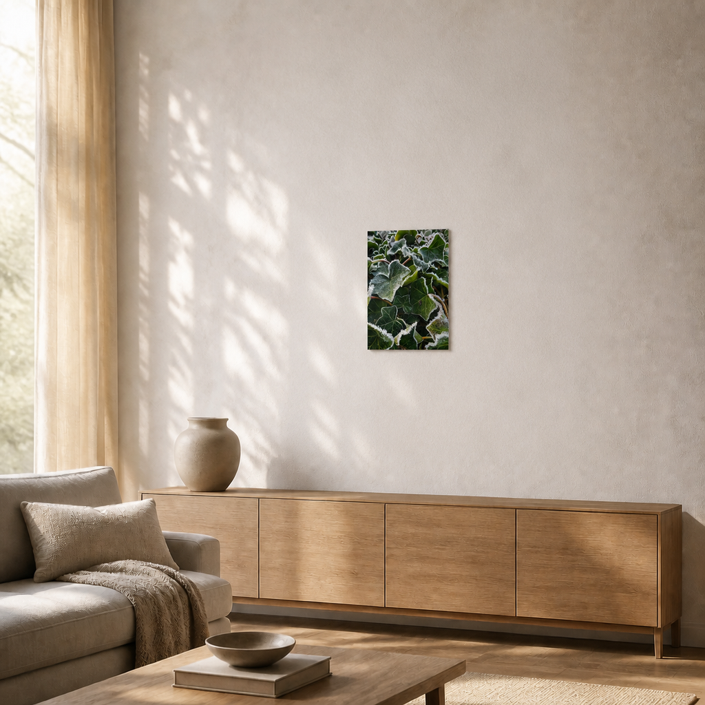 Frosted Ivy wanddecoratie 20×30 cm in een woonkamer, schaalindicatie