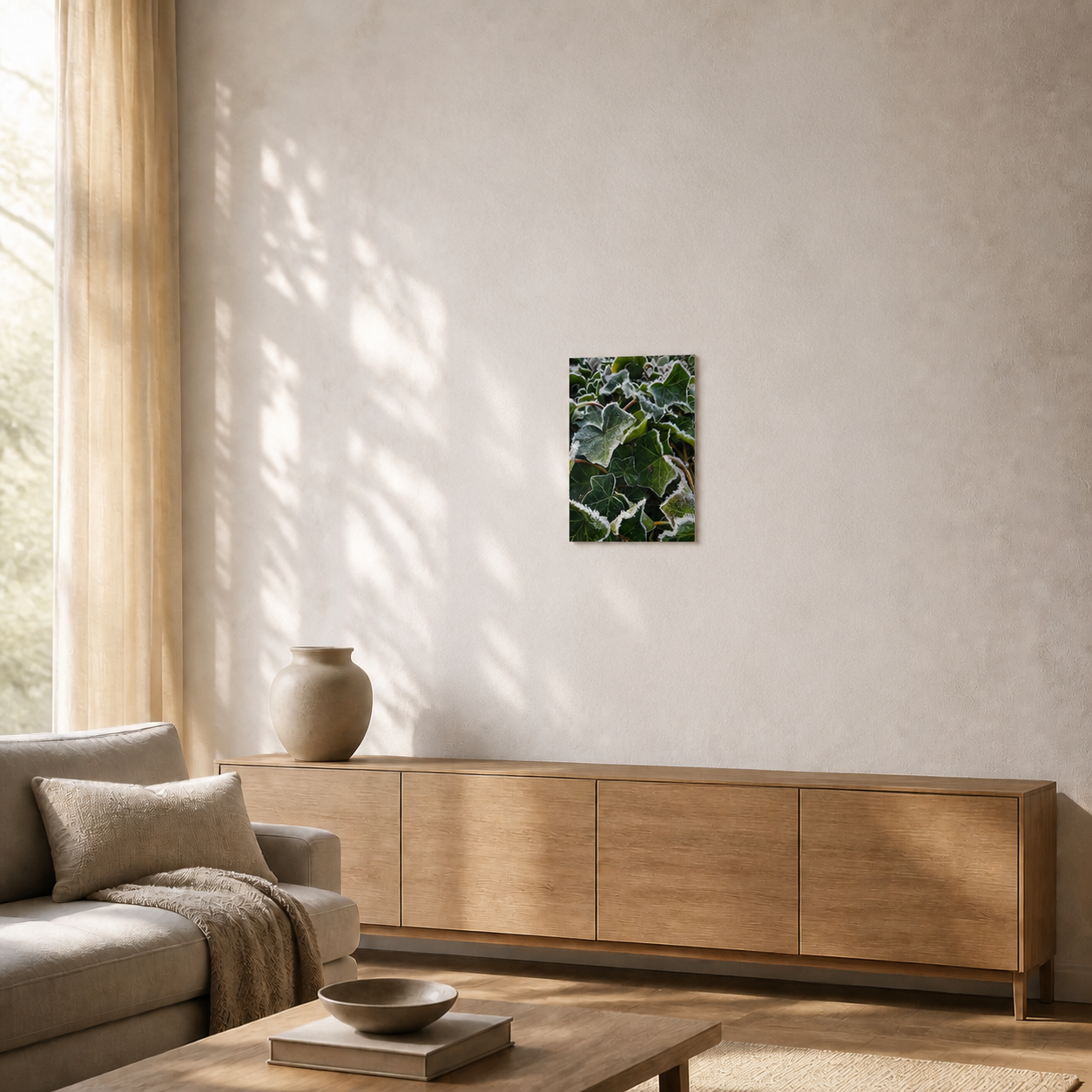 Frosted Ivy wanddecoratie 20×30 cm in een woonkamer, schaalindicatie