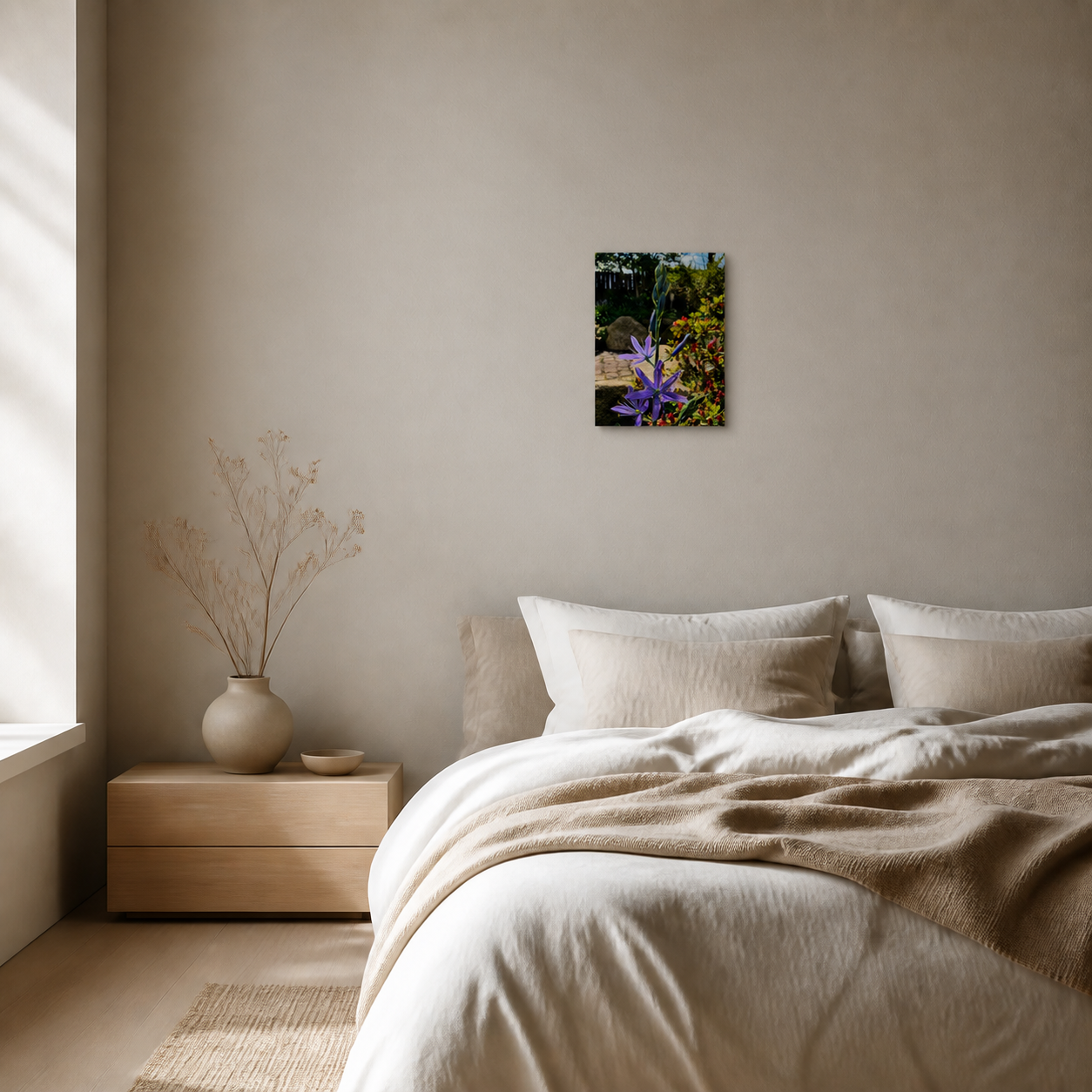 Lavender Bloom wanddecoratie 20×30 cm boven een bed, schaalindicatie