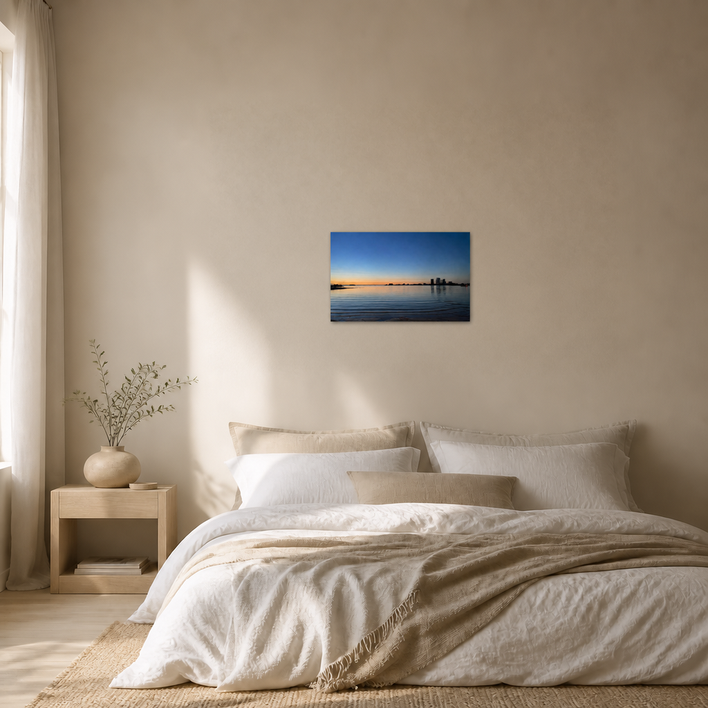 Twilight Bay wanddecoratie 30×20 cm boven een bed, schaalindicatie